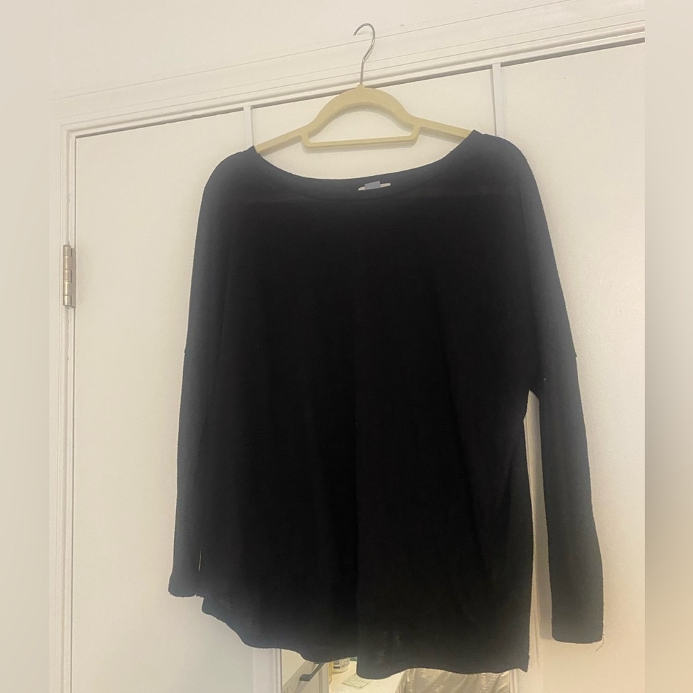 Long sleeved thinner black top 🖤